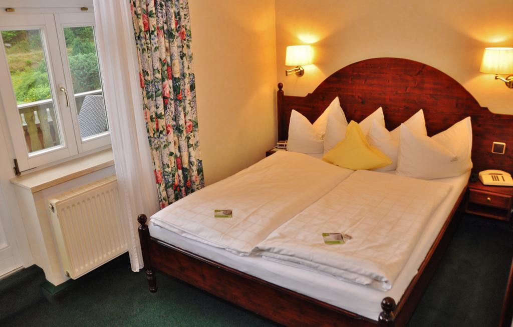 Flair-Hotel Waldfrieden Schwarzatal Bagian luar foto