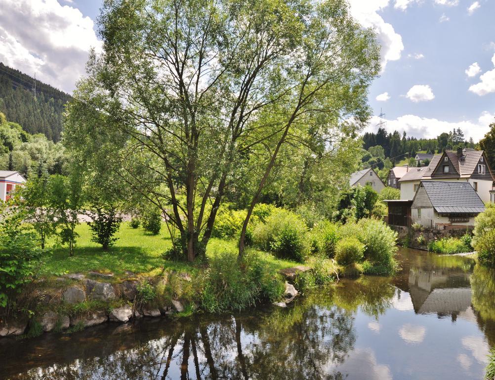 Flair-Hotel Waldfrieden Schwarzatal Bagian luar foto