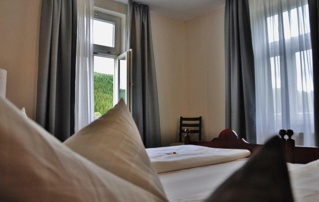 Flair-Hotel Waldfrieden Schwarzatal Bagian luar foto